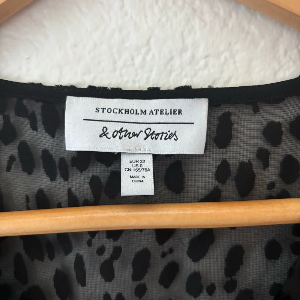 & Other Stories Leopard Jacquard Wrap Blouse black Size 0‎